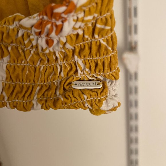 Hibiscus V-Cut Smocked Bikini - Picture 4 of 5